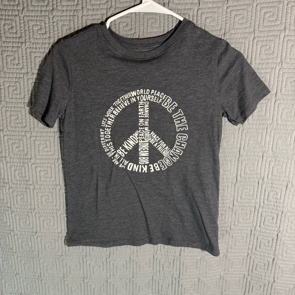 Cat & Jack T-Shirt Boys Size Medium 8/10 Peace Grey Gray Positive Short Sleeve